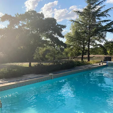 De Claire Fontaine Avec Vue Sur * モンフランカン